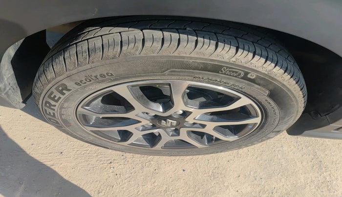 2024 Maruti XL6 ZETA CNG, CNG, Manual, 10,963 km, tyre