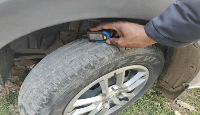 2023 Renault TRIBER RXT, Petrol, Manual, 52,988 km, tyre