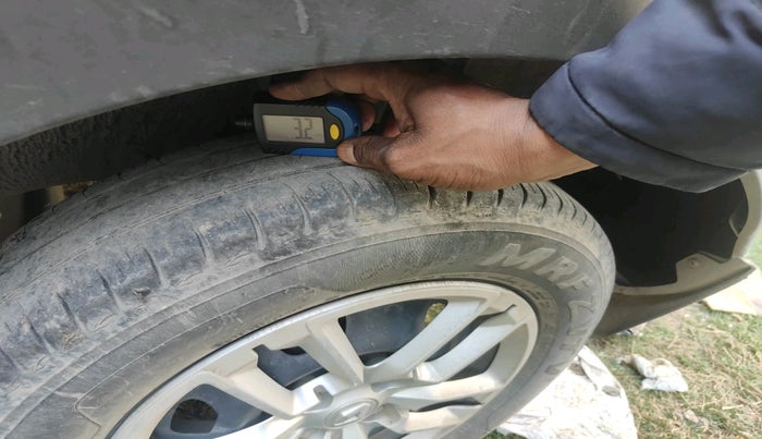 2023 Renault TRIBER RXT, Petrol, Manual, 52,988 km, tyre