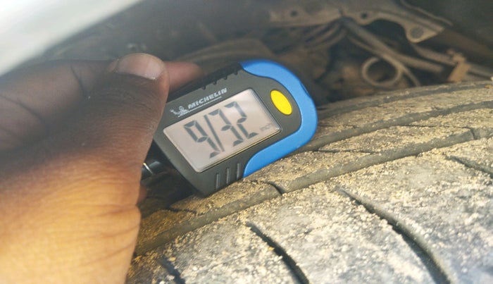 2005 Toyota Innova 2.5 G2, Diesel, Manual, 83,234 km, tyre