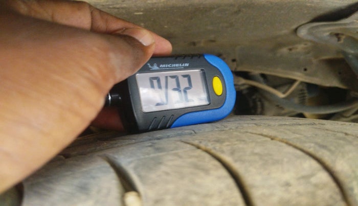 2005 Toyota Innova 2.5 G2, Diesel, Manual, 83,234 km, tyre