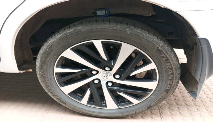 2023 Toyota Innova Crysta 2.4 ZX 7STR, Diesel, Manual, 39,485 km, tyre