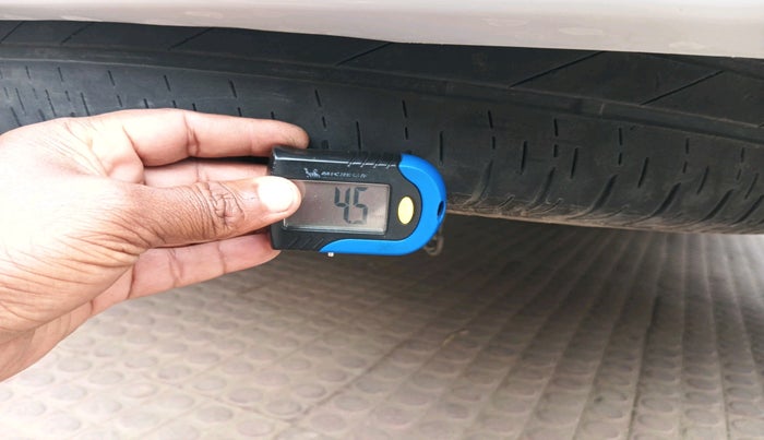 2023 Toyota Innova Crysta 2.4 ZX 7STR, Diesel, Manual, 39,485 km, tyre