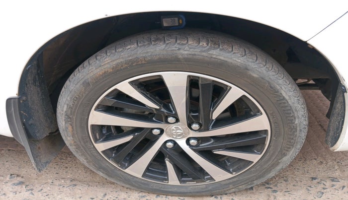 2023 Toyota Innova Crysta 2.4 ZX 7STR, Diesel, Manual, 39,485 km, tyre