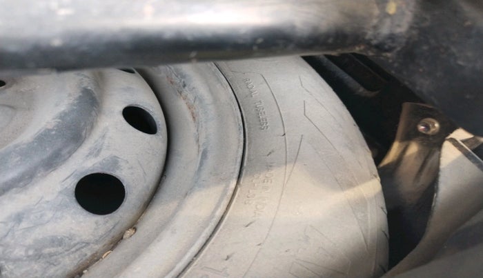 2013 Maruti Wagon R 1.0 LXI CNG, CNG, Manual, 73,344 km, tyre