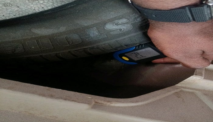 2022 Mahindra XUV300 W6 1.5 Sunroof Diesel, Diesel, Manual, 67,730 km, tyre