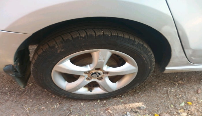 2014 Skoda Rapid ELEGANCE 1.6 TDI CR MT, Diesel, Manual, 1,63,921 km, tyre