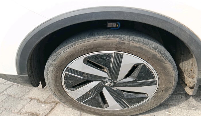 2024 MG ZS EV Excite Pro, Electric, Automatic, 28,689 km, tyre