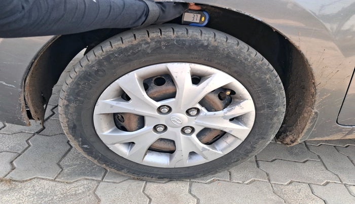 2014 Hyundai Grand i10 SPORTZ 1.2 KAPPA VTVT, CNG, Manual, 1,01,771 km, tyre