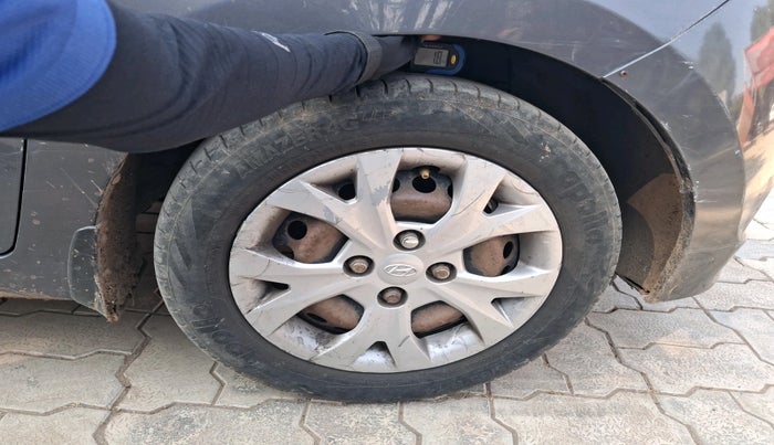 2014 Hyundai Grand i10 SPORTZ 1.2 KAPPA VTVT, CNG, Manual, 1,01,771 km, tyre