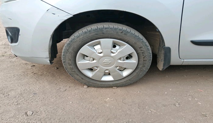 2013 Maruti Wagon R 1.0 LXI, Petrol, Manual, 1,02,727 km, tyre