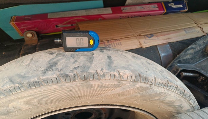 2011 Hyundai i10 MAGNA 1.2, CNG, Manual, 74,740 km, tyre