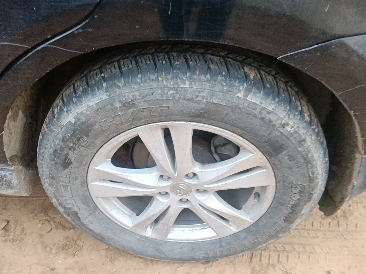 2013 Hyundai Santa Fe 2 WD, Diesel, Manual, 1,26,957 km, tyre