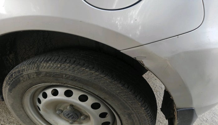 2014 Maruti Swift LXI, CNG, Manual, 1,04,976 km, tyre