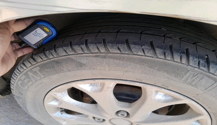 2013 Ford Figo TITANIUM 1.4 DIESEL, Diesel, Manual, 1,05,060 km, tyre