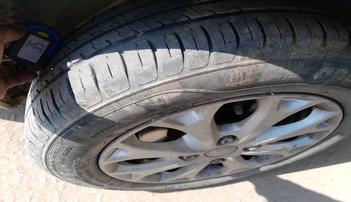 2013 Ford Figo TITANIUM 1.4 DIESEL, Diesel, Manual, 1,05,060 km, tyre