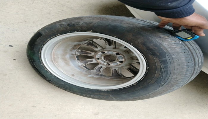 2012 Toyota Camry 2.5L AT, Petrol, Automatic, 85,318 km, tyre