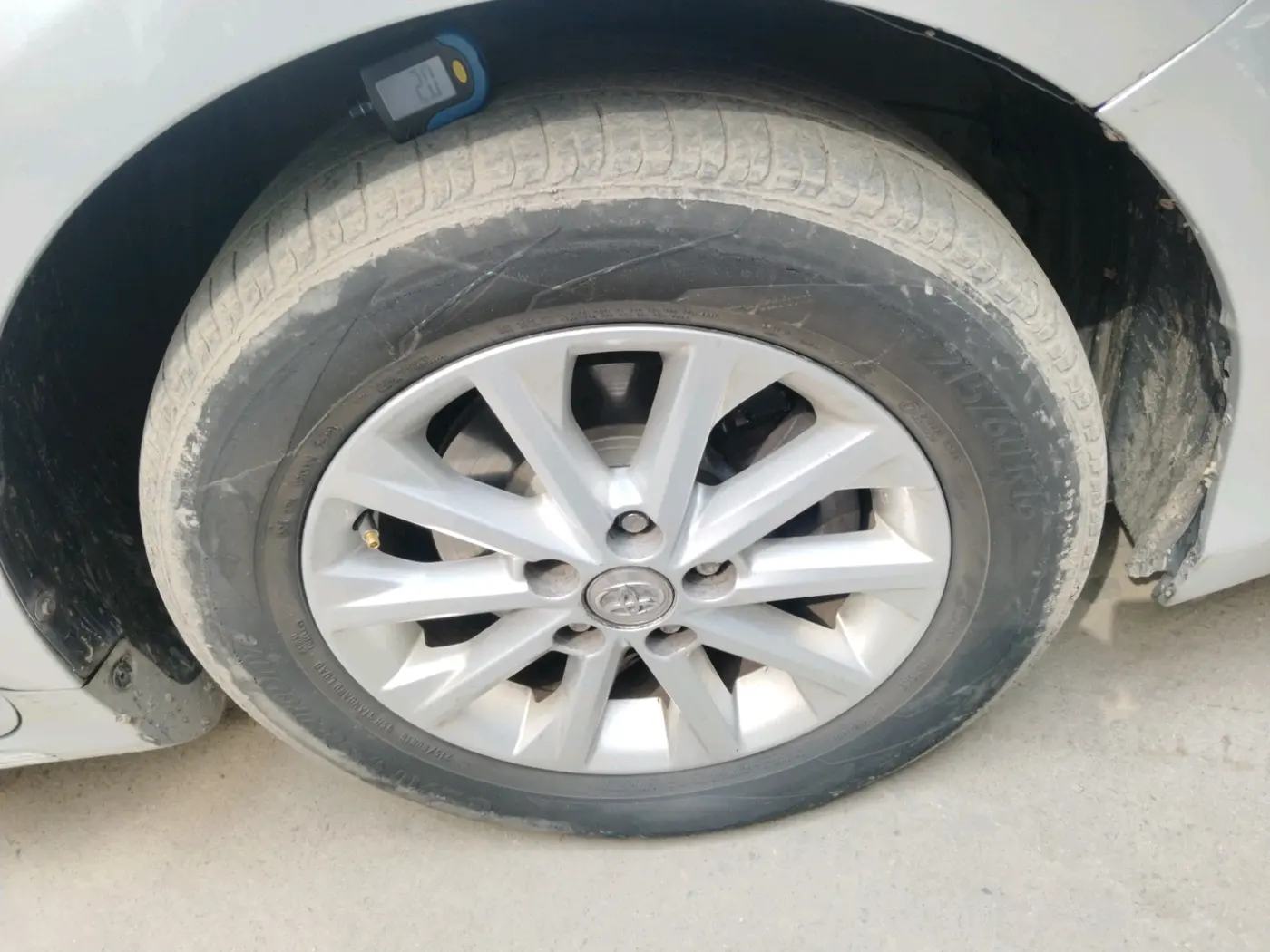 2012 Toyota Camry 2.5L AT, Petrol, Automatic, 85,318 km, tyre