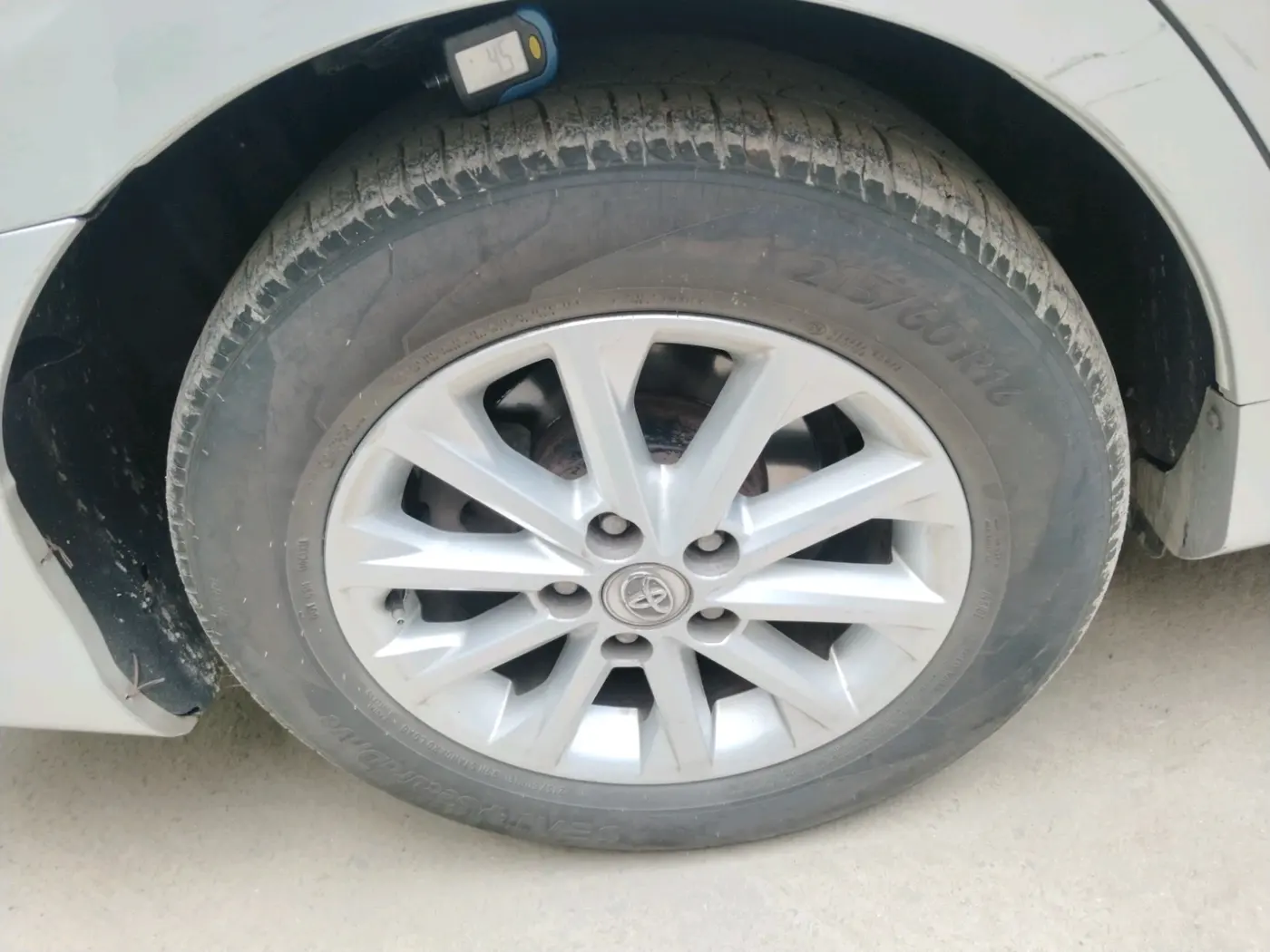 2012 Toyota Camry 2.5L AT, Petrol, Automatic, 85,318 km, tyre