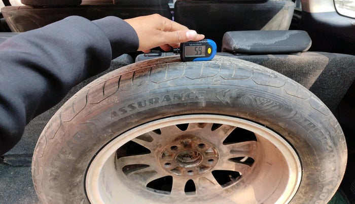 2018 Toyota Innova Crysta 2.4 VX 8 STR, Diesel, Manual, 1,35,447 km, tyre