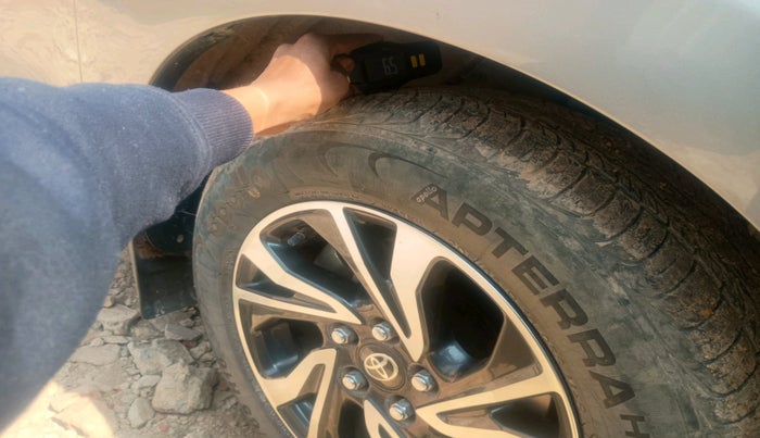 2022 Toyota Innova Crysta 2.4 GX AT 7 STR, Diesel, Automatic, 27,358 km, tyre