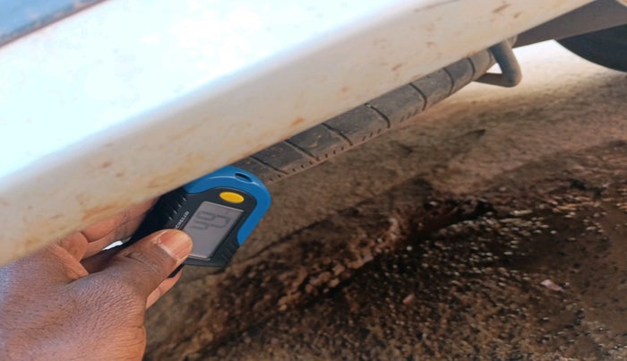 2016 Maruti Ertiga VXI, Petrol, Manual, 65,118 km, tyre