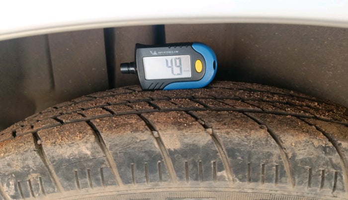 2016 Maruti Ertiga VXI, Petrol, Manual, 65,118 km, tyre