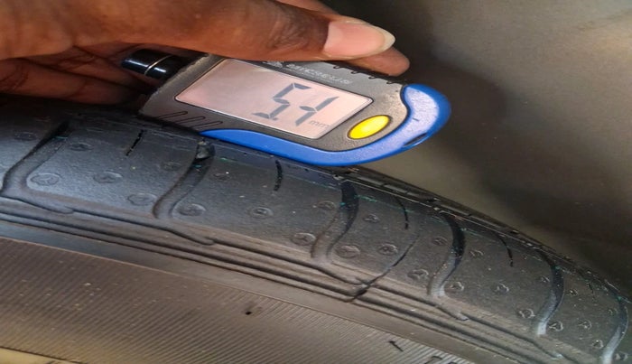 2021 Hyundai VENUE SX 1.0 TURBO, Petrol, Manual, 1,06,752 km, tyre