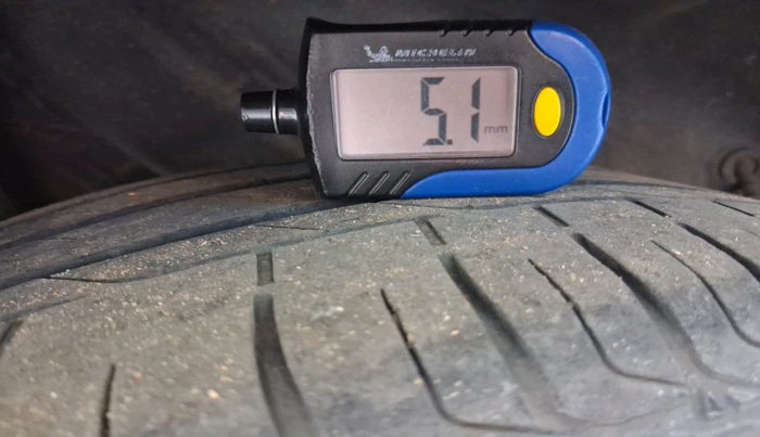 2021 Hyundai VENUE SX 1.0 TURBO, Petrol, Manual, 1,06,752 km, tyre