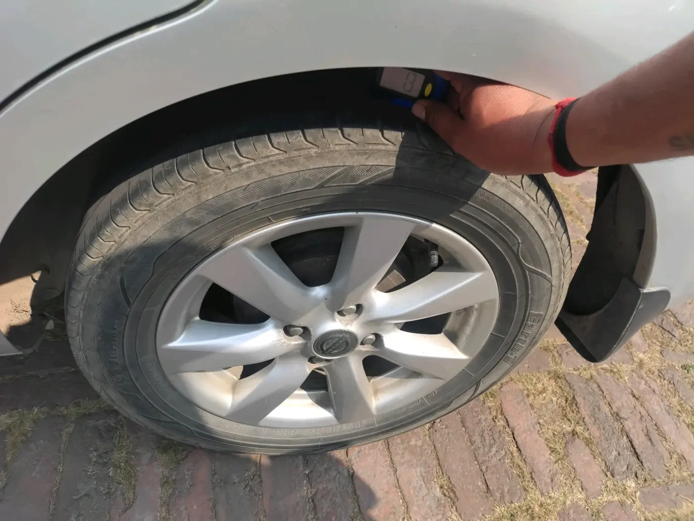 2014 Nissan Sunny XV PETROL, Petrol, Manual, 1,03,824 km, tyre