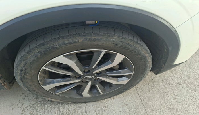 2020 Mahindra XUV300 W8 (O) 1.5 DIESEL, Diesel, Manual, 1,12,236 km, tyre