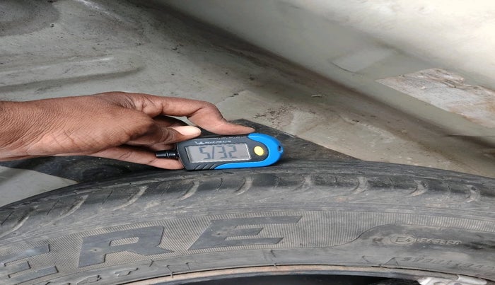 2011 Volkswagen Vento HIGHLINE DIESEL 1.6, Diesel, Manual, 1,35,441 km, tyre