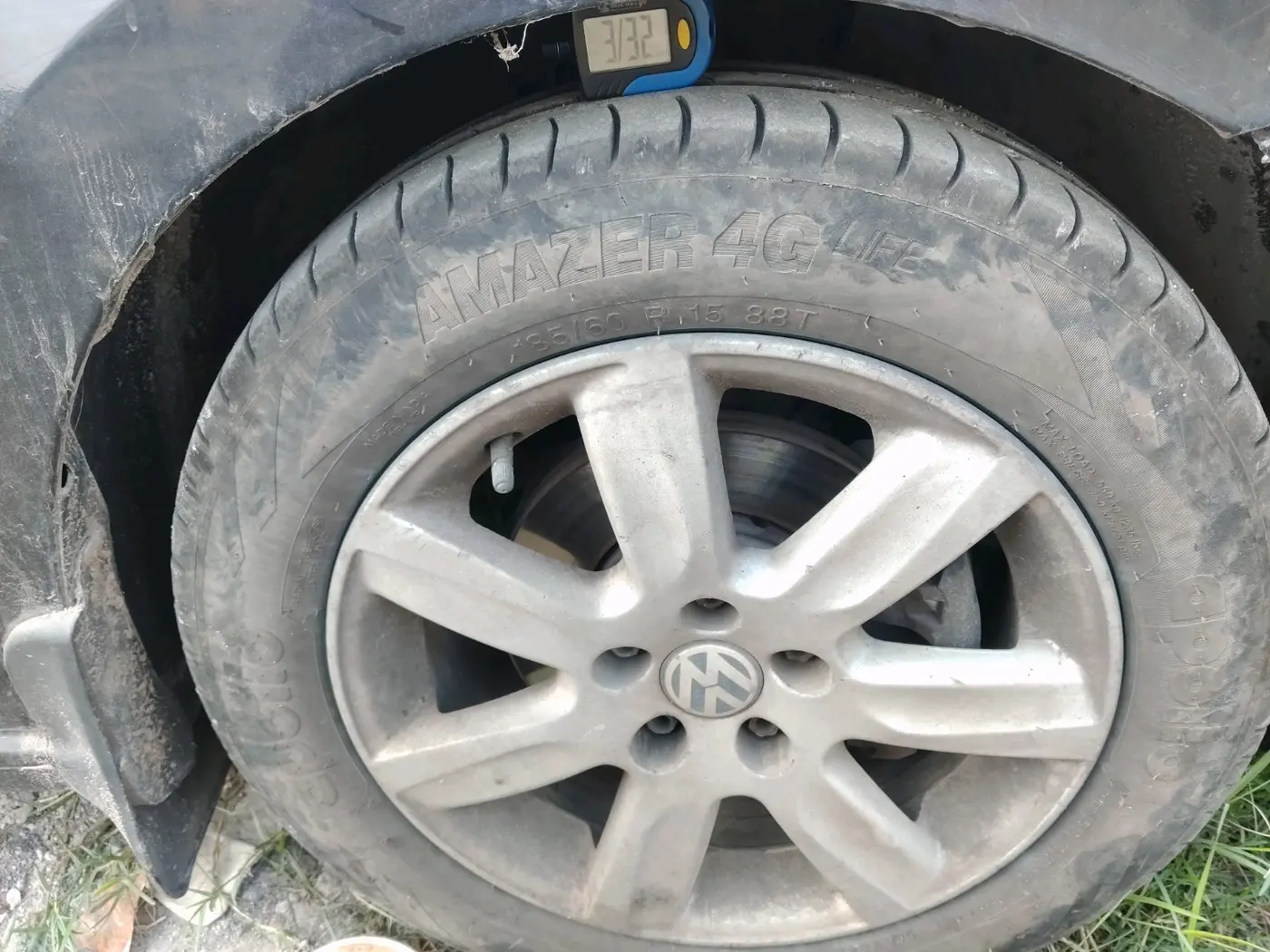 2011 Volkswagen Vento HIGHLINE DIESEL 1.6, Diesel, Manual, 1,35,441 km, tyre
