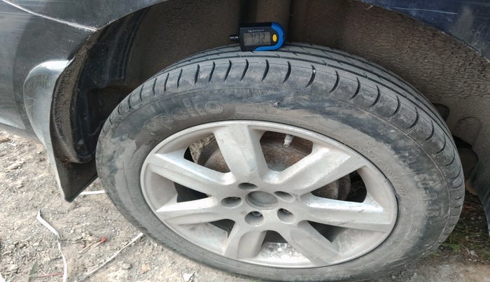 2011 Volkswagen Vento HIGHLINE DIESEL 1.6, Diesel, Manual, 1,35,441 km, tyre