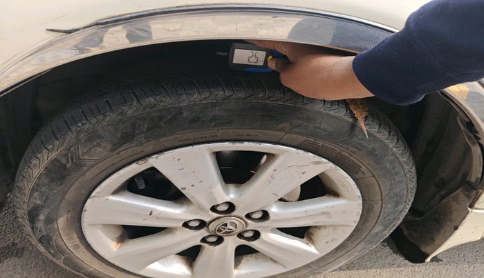 2011 Toyota Corolla Altis G PETROL, CNG, Manual, 1,27,880 km, tyre