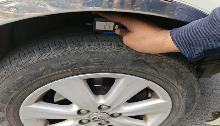 2011 Toyota Corolla Altis G PETROL, CNG, Manual, 1,27,880 km, tyre