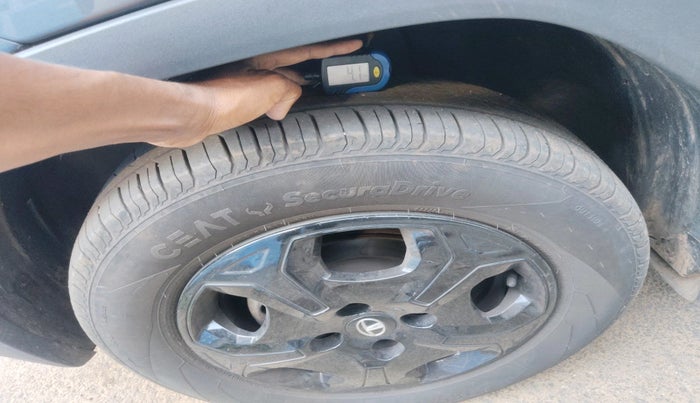 2023 Tata PUNCH ACCOMPLISHED AMT, Petrol, Automatic, 17,611 km, tyre