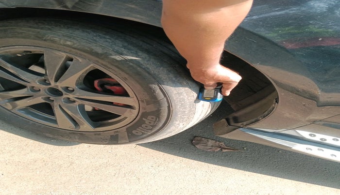 2012 Hyundai Santa Fe 4 WD AT, Diesel, Automatic, 1,27,618 km, tyre