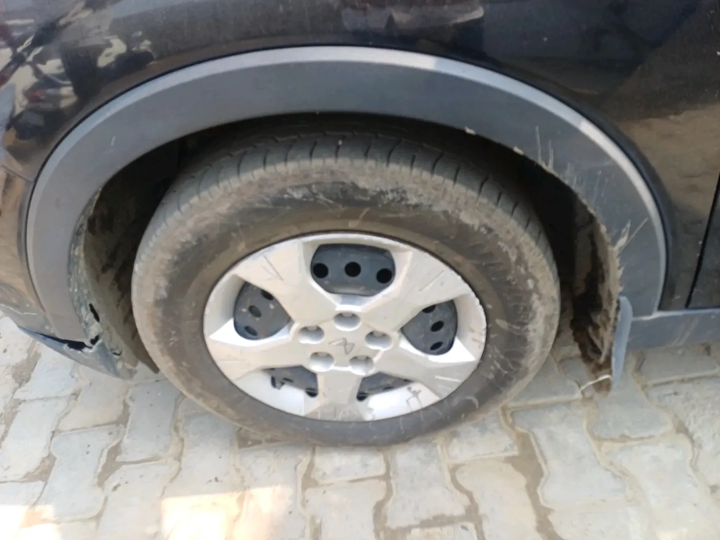 2022 Mahindra XUV300 W6 1.2 PETROL, Petrol, Manual, 24,868 km, tyre