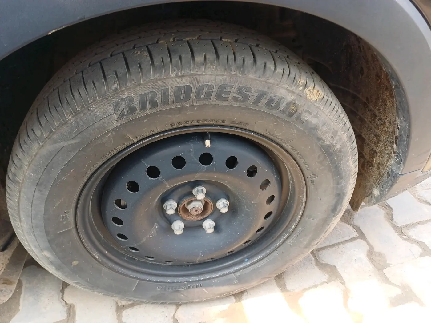 2022 Mahindra XUV300 W6 1.2 PETROL, Petrol, Manual, 24,868 km, tyre