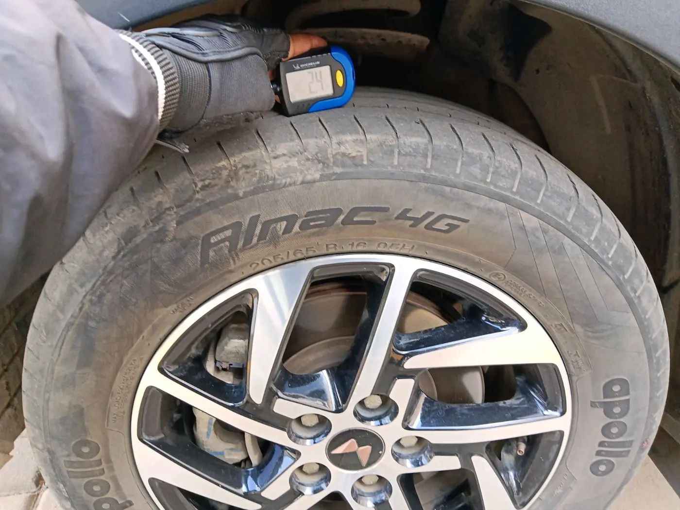2023 Mahindra XUV400 EL 7.2 KW, Electric, Automatic, 70,701 km, tyre