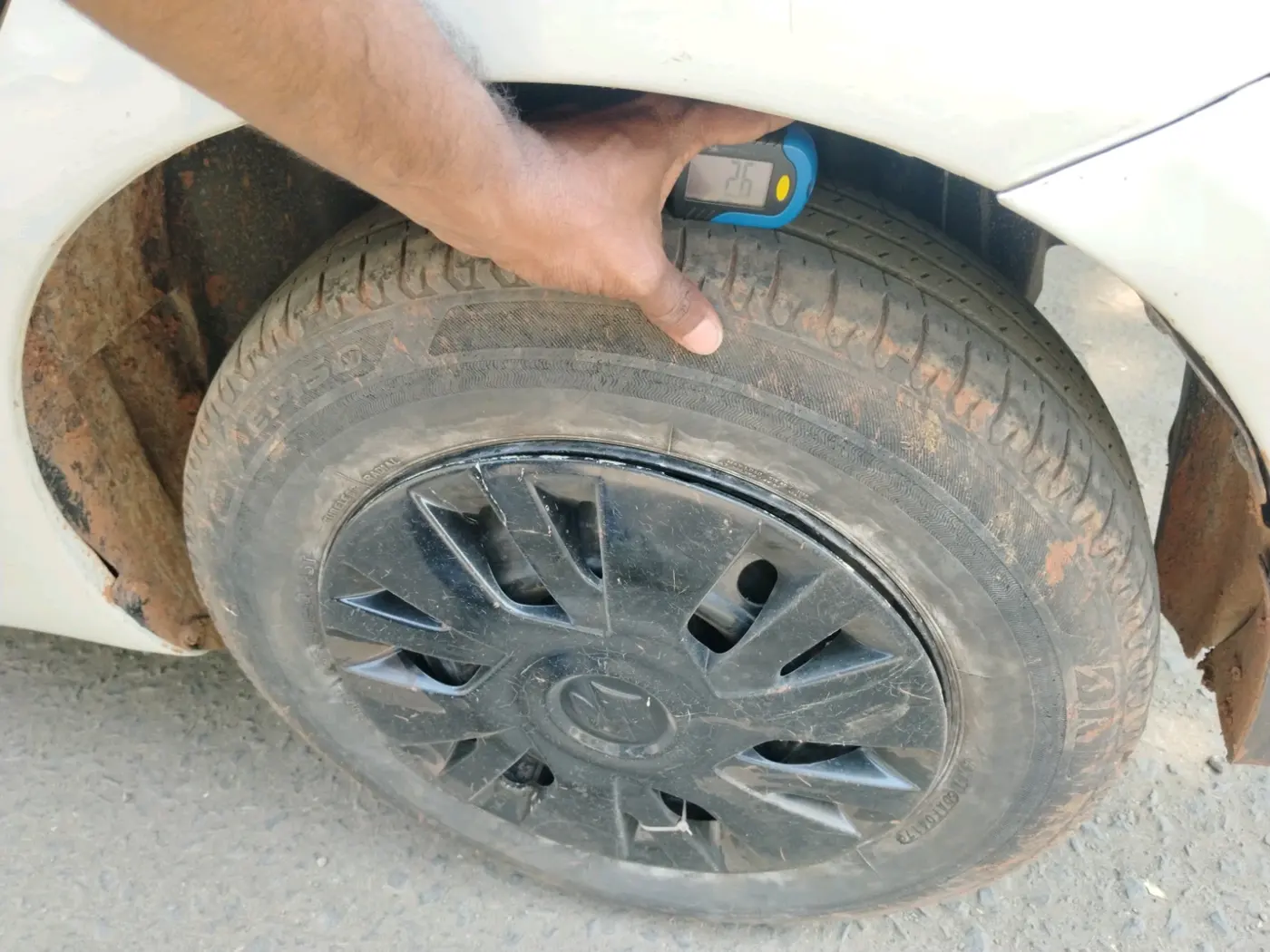 2012 Maruti Swift VXI, Petrol, Manual, 80,412 km, tyre