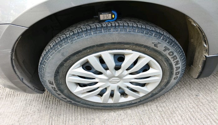 2017 Maruti Swift VXI, Petrol, Manual, 28,889 km, tyre