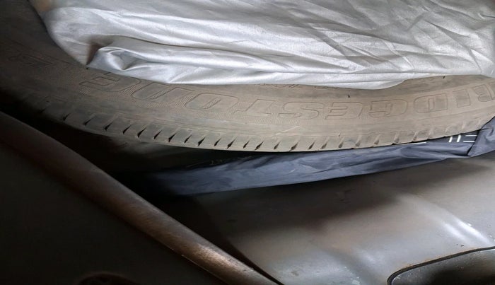 2014 Hyundai i10 SPORTZ 1.1, Petrol, Manual, 60,725 km, tyre