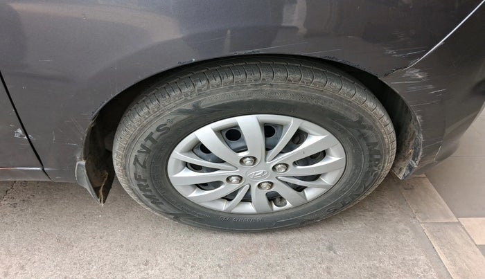 2014 Hyundai i10 SPORTZ 1.1, Petrol, Manual, 60,725 km, tyre