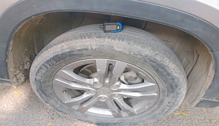 2016 Maruti Vitara Brezza ZDI PLUS, Diesel, Manual, 1,48,678 km, tyre