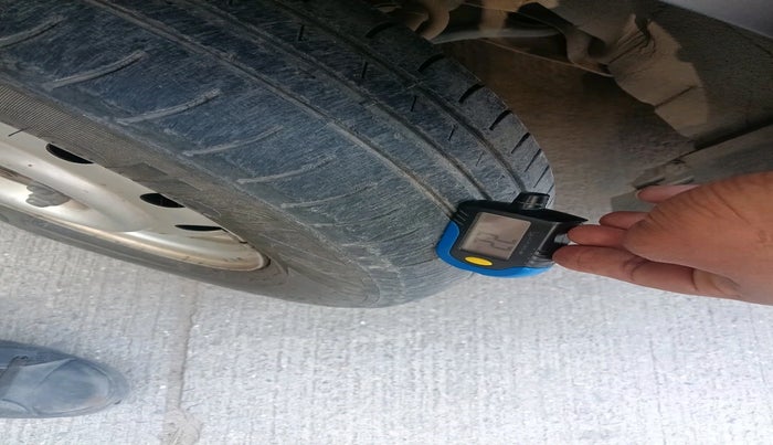 2011 Maruti Wagon R 1.0 LXI, Petrol, Manual, 1,09,504 km, tyre