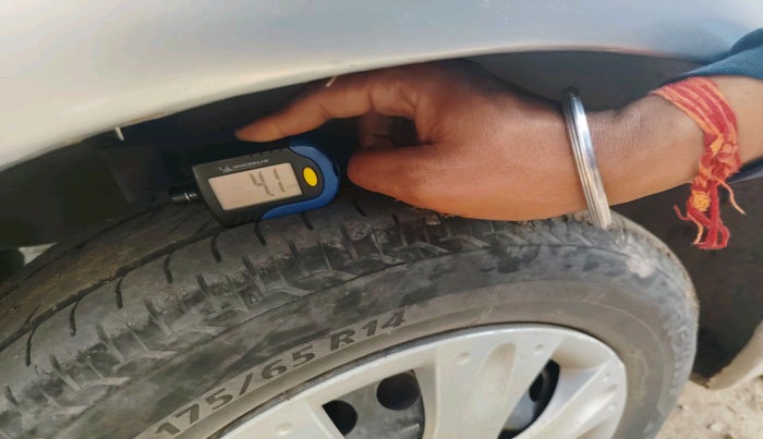 2013 Honda Amaze 1.2L I-VTEC S, CNG, Manual, 1,33,046 km, tyre