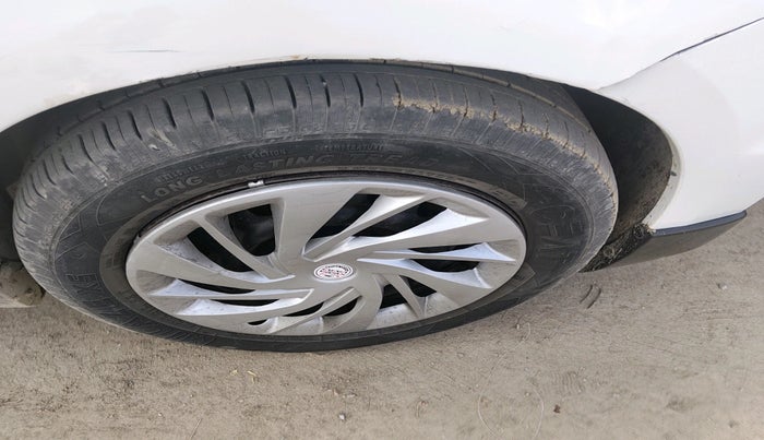 2013 Maruti Ertiga VDI, Diesel, Manual, 2,27,135 km, tyre