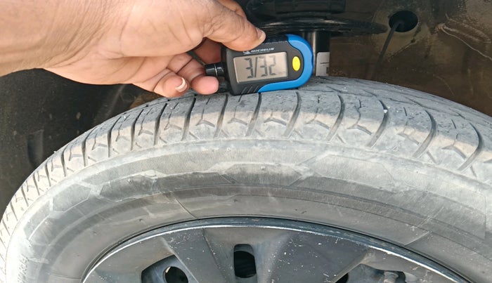 2020 Maruti Swift VXI, Petrol, Manual, 1,18,000 km, tyre